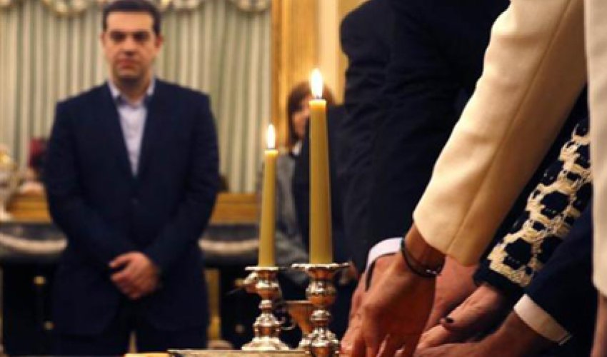 Yunanstan ümidini Moskvaya bağlayıb