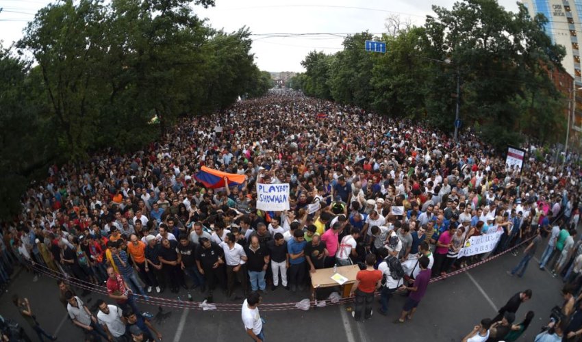 Armenian protests peaceful in third day but demands unresolved Armenian protests peaceful in third day but demands unresolved