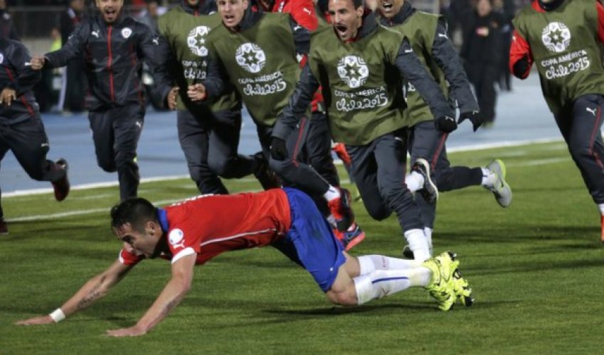 Chile 1 - 0 Uruguay