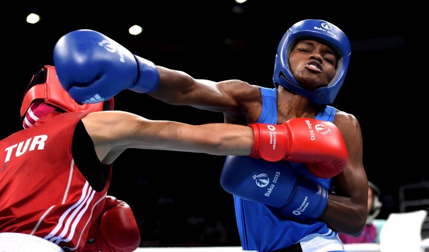 Nicola Adams dances past Elif Coskun into final