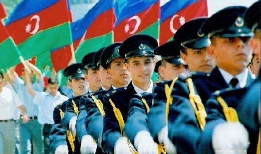 Ali hərbi məktəbdə təntənəli mərasim