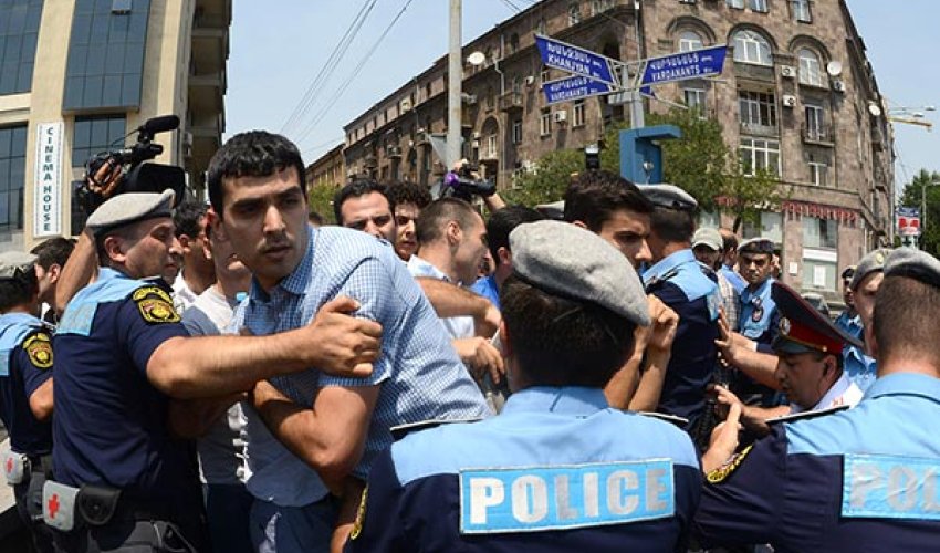 Ermənistanda aksiyada zorakılıq edən polislərə cinayət işi açıldı