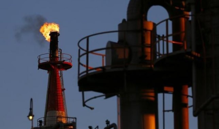 Oil prices stabilize after massive sell-off Oil prices stabilize after massive sell-off