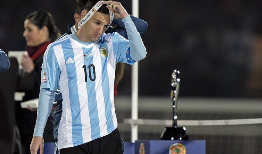 Did Lionel Messi refuse to accept Copa America best player award