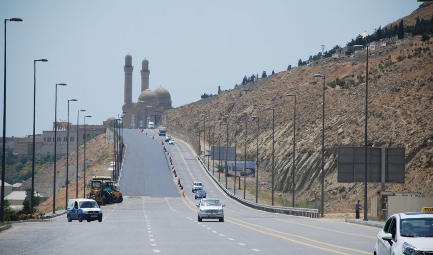 Paytaxtın giriş yolu təmir olunur Paytaxtın giriş yolu təmir olunur