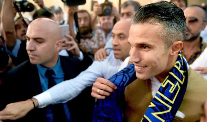 Robin van Persie set to join Fenerbahce after getting hero's reception