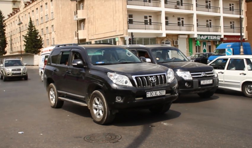 В ОБЪЕКТИВЕ: Пристрастие к большим автомобилям по-азербайджански