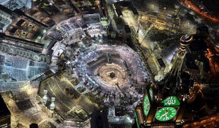 Snapchat streams Mecca live as thousands share incredible images of Islam's holiest city