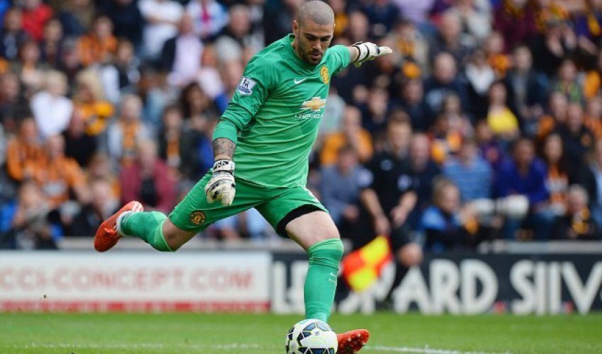 Valdes dropped for Manchester United's pre-season tour