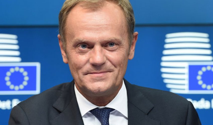 Donald Tuskun rəsmi qarşılanma mərasimi keçirilib