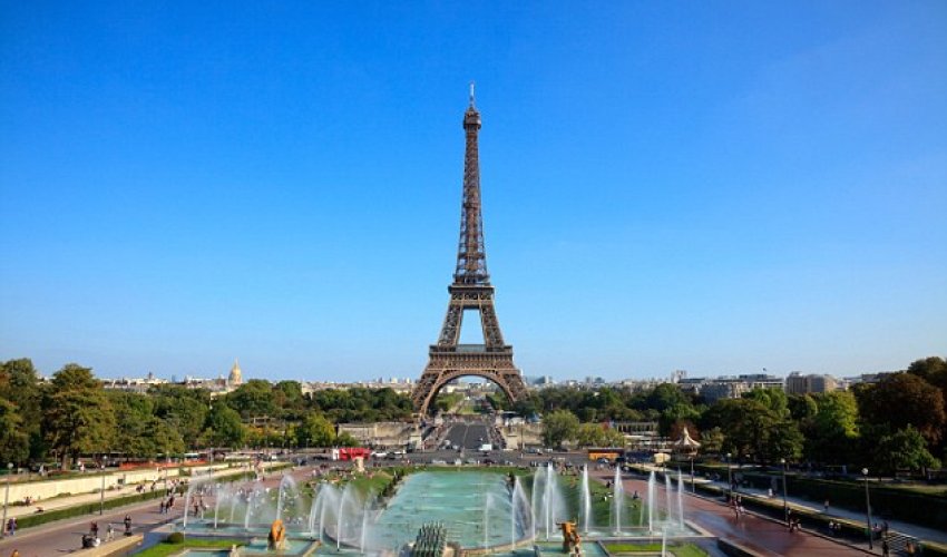 Chinese replicas of world famous landmarks in bizarre locations Chinese replicas of world famous landmarks in bizarre locations