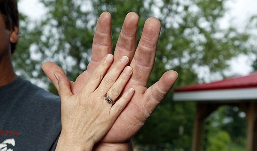 Real life Popeye is arm-wrestling contest champion with 19 INCH forearms