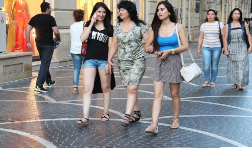 Geyimlər, zövqlər... Bakının qlamurları - FOTOLAR Geyimlər, zövqlər... Bakının qlamurları - FOTOLAR