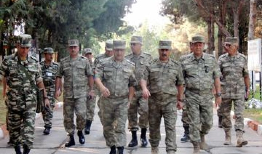 Azerbaijani defense minister checks combat readiness of troops