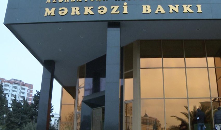 Azeri cenbank warns lenders as frenzy grips forex market