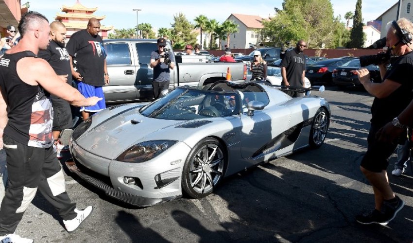 Floyd Mayweather pulls up to work in $4.8 million hypercar