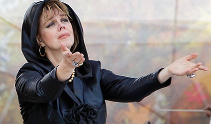 Rəsmi Bakı müğənnini cəzalandırdı