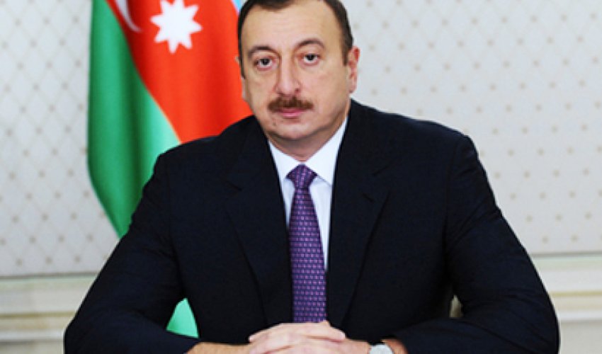 İlham Əliyev İslam Kərimovu təbrik edib