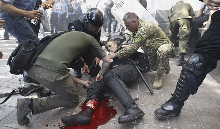 Policeman dies, 100 injured after grenade explodes outside Ukraine parliament