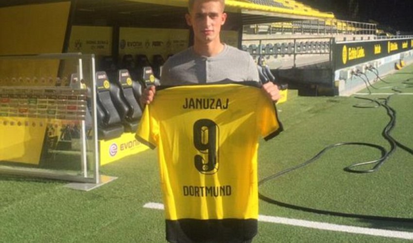 Adnan Januzaj joins Bundesliga side Borussia Dortmund