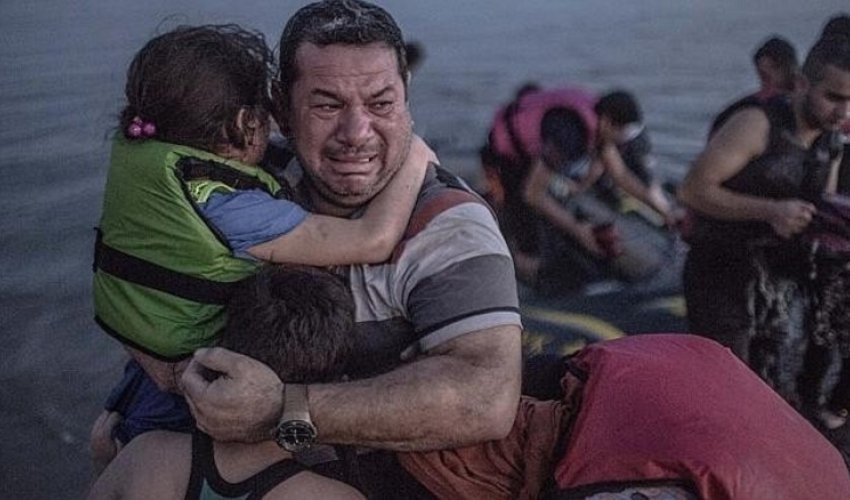 Syrian refugees swarm Turkish port city hoping to catch boats to new lives Syrian refugees swarm Turkish port city hoping to catch boats to new lives