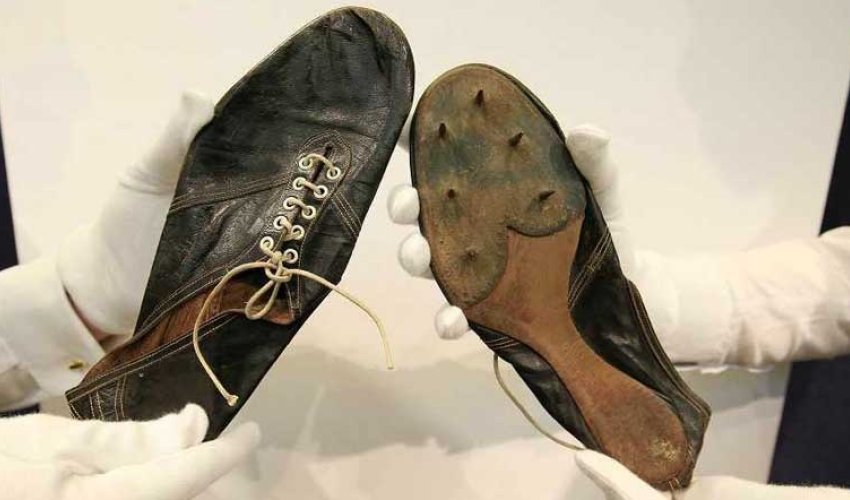 Bu idmançının ayaqqabıları 412 min dollara satıldı - FOTO