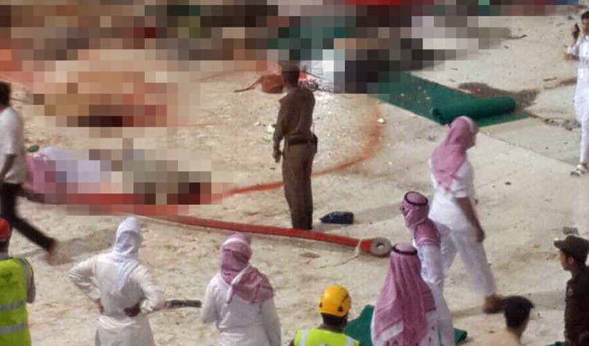 Mosque shakes seconds before crane collapse which killed 111 in Mecca disaster Mosque shakes seconds before crane collapse which killed 111 in Mecca disaster