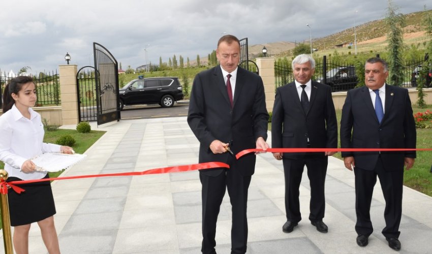 İlham Əliyev YAP-ın rayon təşkilatının yeni inzibati binasının açılışında iştirak edib - Fotolar