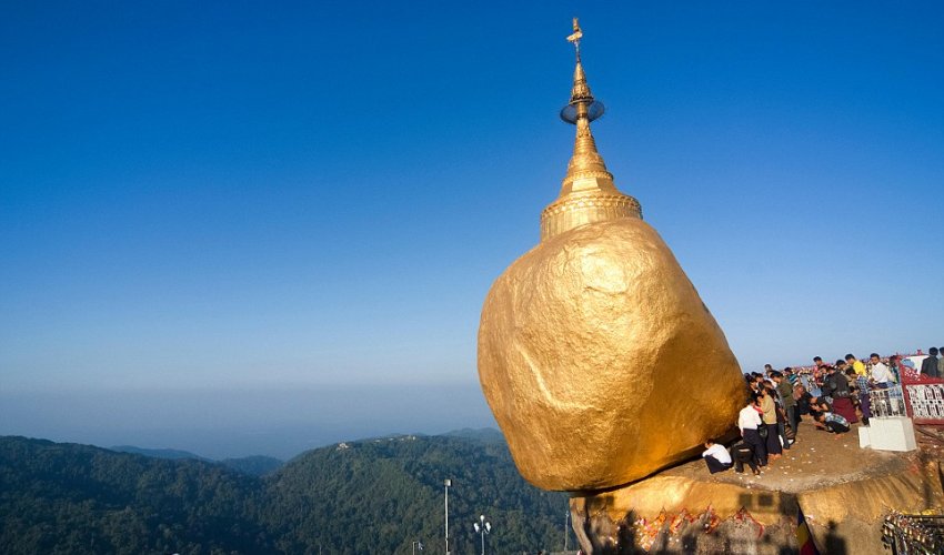 The boulder that defies gravity