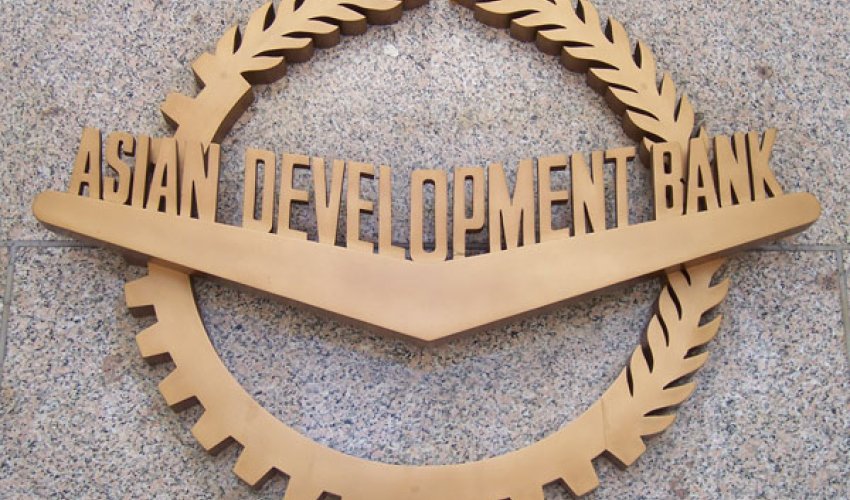 ADB says another devaluation of manat possible if oil prices remain low