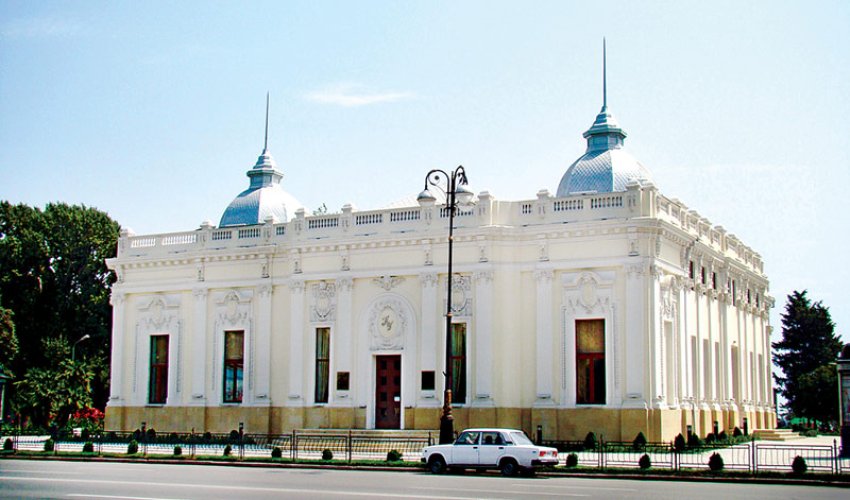 Kukla Teatrında 