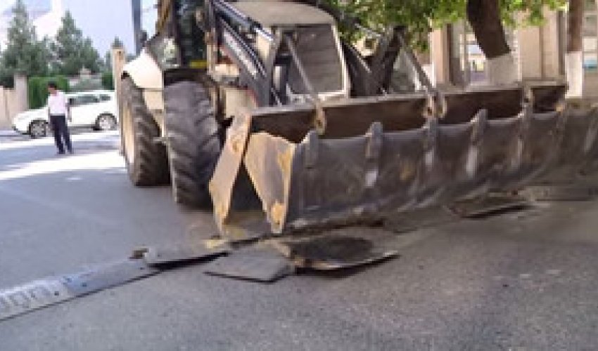 Bakıda yollardakı süni maneələrin sökülməsinə başlanılıb - VİDEO Bakıda yollardakı süni maneələrin sökülməsinə başlanılıb - VİDEO