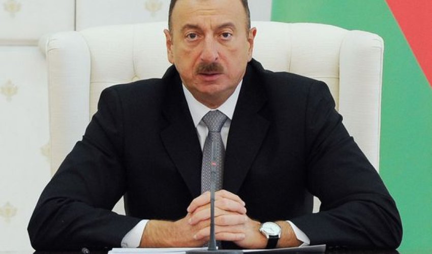 İlham Əliyev Si Cinpini təbrik etdi