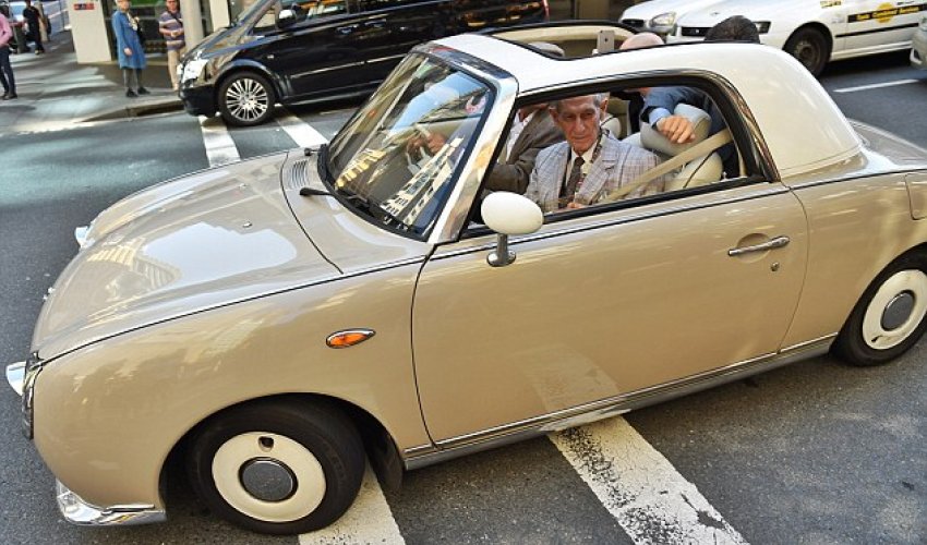 'World's oldest drug mule', 91, zooms off in a 1960s sports car 'World's oldest drug mule', 91, zooms off in a 1960s sports car