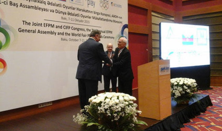 BOK Azərbaycan prezidentini medalla təltif etdi