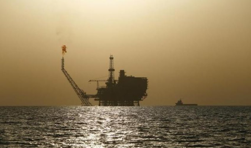 Oil extends gains, set for biggest weekly rise since 2009 Oil extends gains, set for biggest weekly rise since 2009
