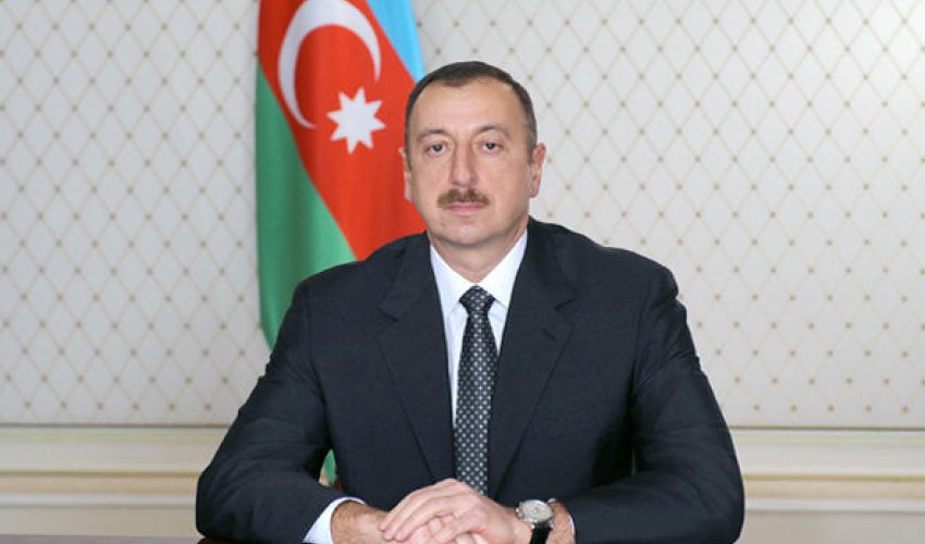 İlham Əliyev nazirlərlə iclas keçirdi