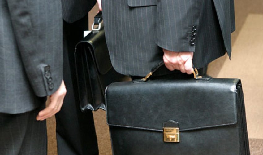 Xarici ölkələrin dövlət orqanlarında çalışan azərbaycanlılar - SİYAHI