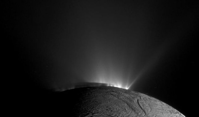 Cassini probe to sweep over Saturn's moon Enceladus