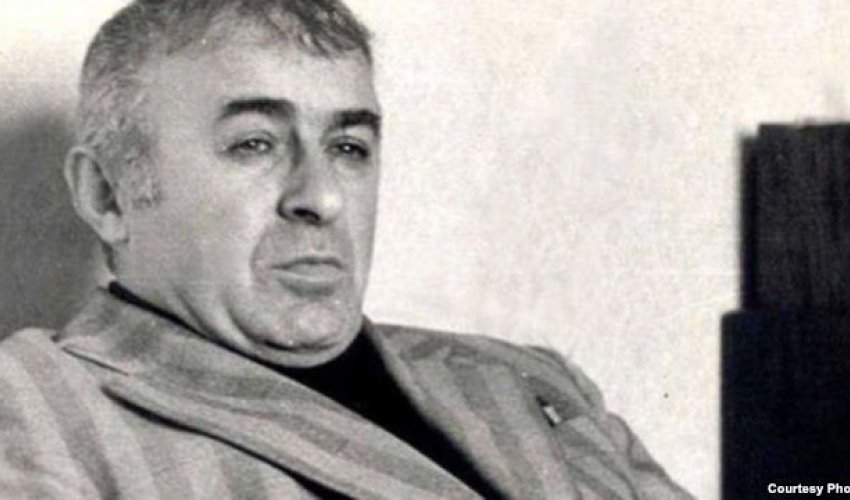 E-kitab - Revaz İnanişvili: İztirab yüklü uşaq (gürcü hekayəsi) E-kitab - Revaz İnanişvili: İztirab yüklü uşaq (gürcü hekayəsi)