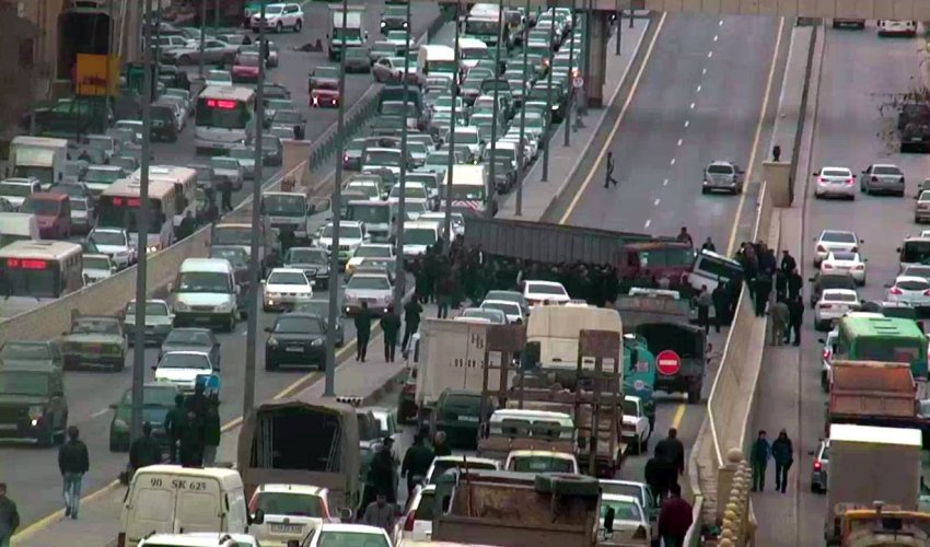 Yol hərəkəti qaydalarının pozulmasına görə yeni cəzalar - SİYAHI