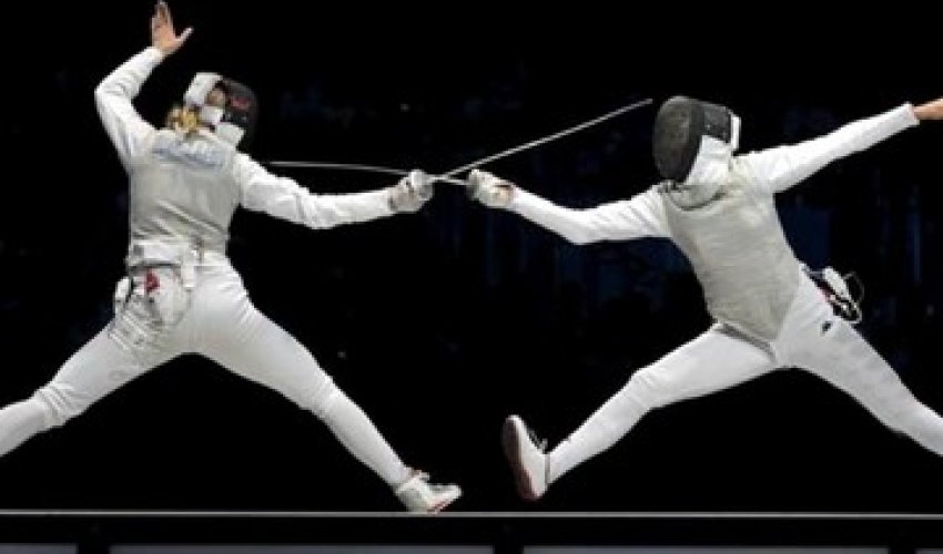 Azerbaijani female fencers claim bronze in France