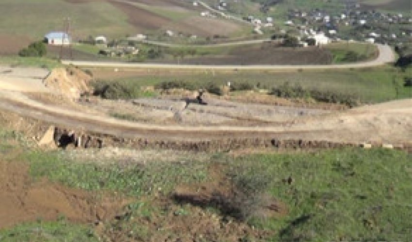 Daha bir avtomobil yolunda sürüşmə aktivləşdi - FOTO Daha bir avtomobil yolunda sürüşmə aktivləşdi - FOTO
