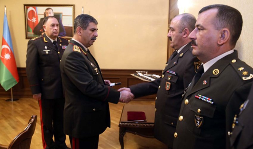 Hərbi qulluqçulara 