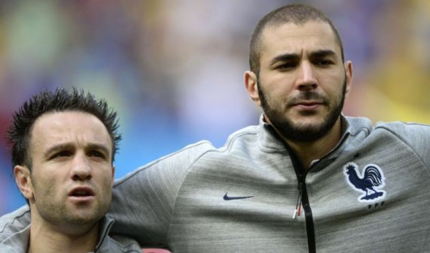 Benzema's France career threatened by sex tape case