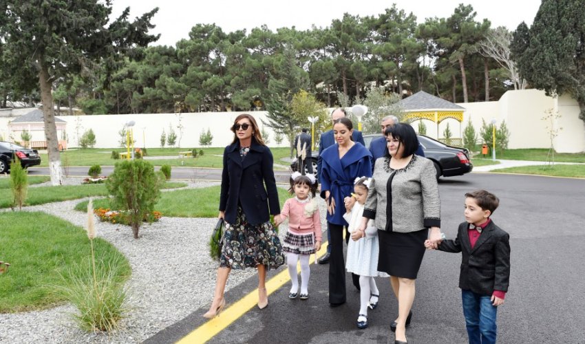 Mehriban Əliyeva Mərdəkanda körpələr evi-uşaq bağçasının açılışında - Fotolar Mehriban Əliyeva Mərdəkanda körpələr evi-uşaq bağçasının açılışında - Fotolar