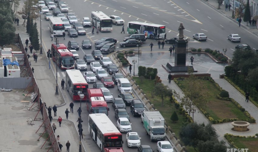 Bakıda tıxaca səbəb olan piyada keçidləri - FOTOLAR Bakıda tıxaca səbəb olan piyada keçidləri - FOTOLAR
