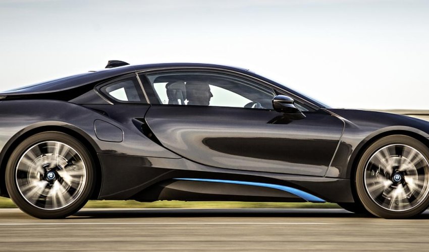 NBW's i8 swallows the M6's V8