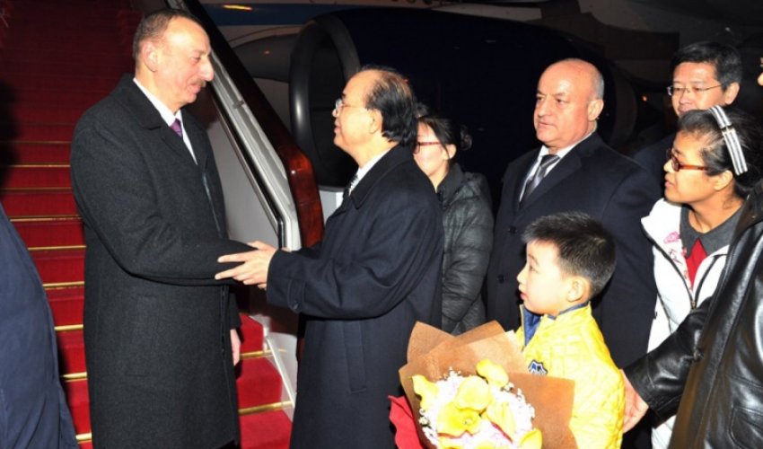 İlham Əliyev Pekinə gedib - Fotolar