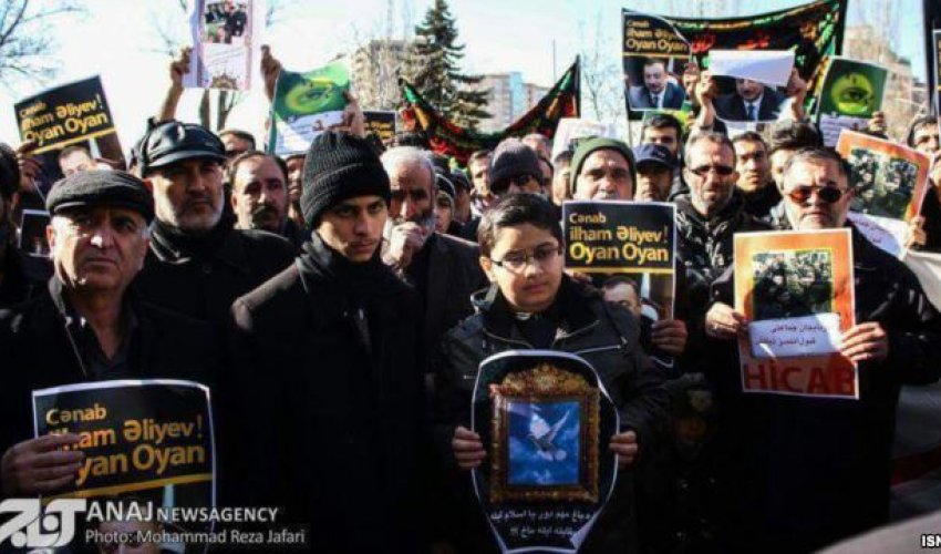 Iranians protest outside Azerbaijani consulate in Tabriz